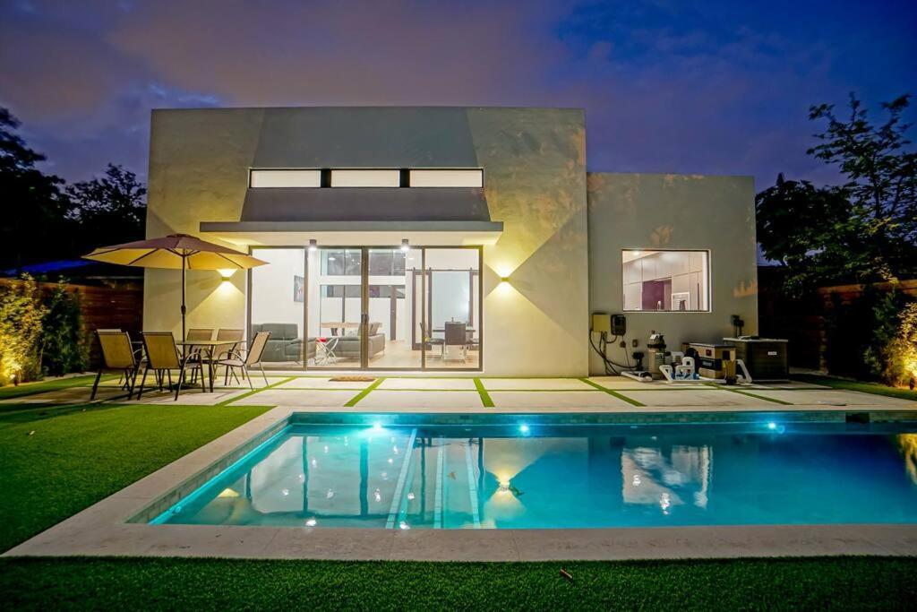 Design House -Heated Pool -Big Yard -Gated Parking Βίλα Μαϊάμι Εξωτερικό φωτογραφία