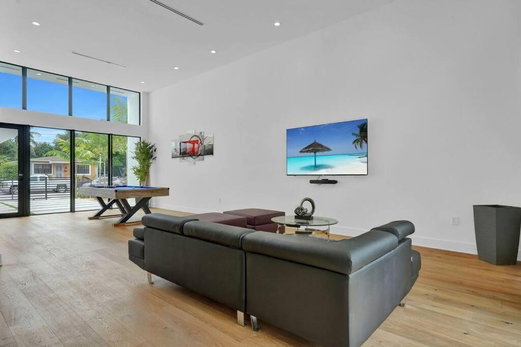Design House -Heated Pool -Big Yard -Gated Parking Βίλα Μαϊάμι Εξωτερικό φωτογραφία