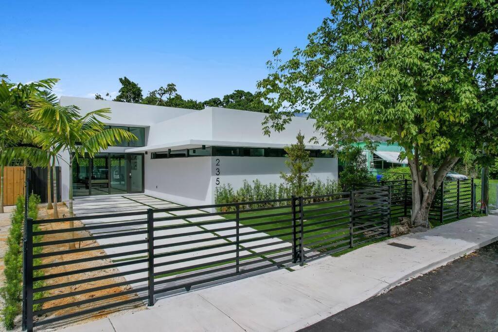 Design House -Heated Pool -Big Yard -Gated Parking Βίλα Μαϊάμι Εξωτερικό φωτογραφία